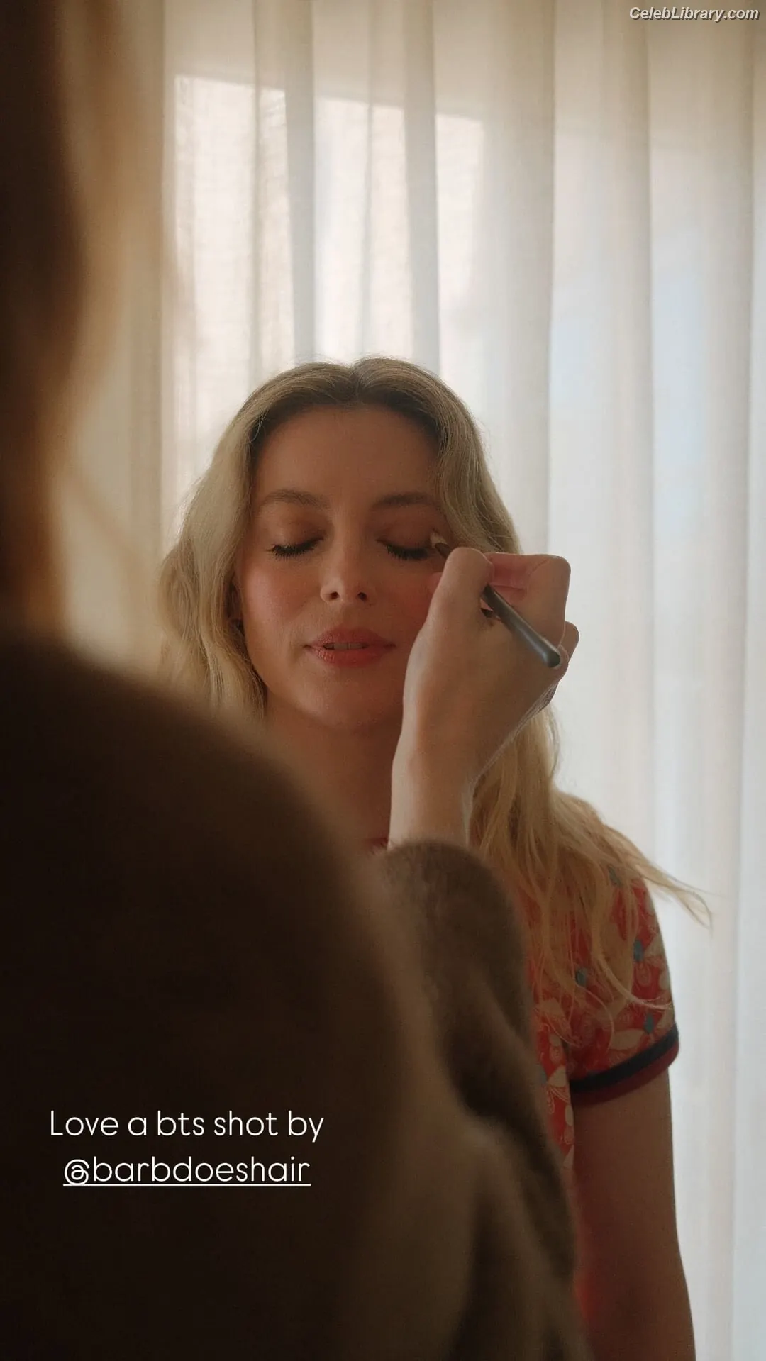 Gillian Jacobs photo 14 of 785
