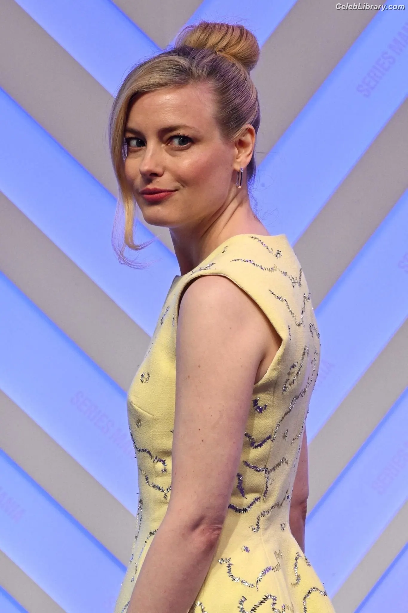 Gillian Jacobs photo 17 of 785