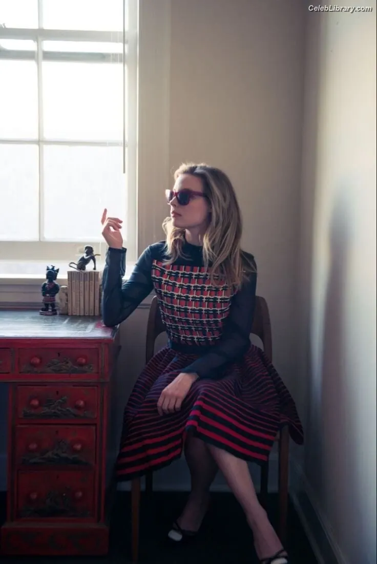 Gillian Jacobs photo 1 of 785
