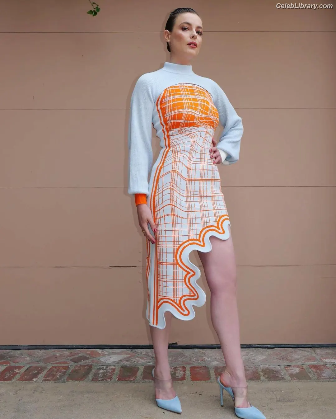 Gillian Jacobs photo 14 of 785