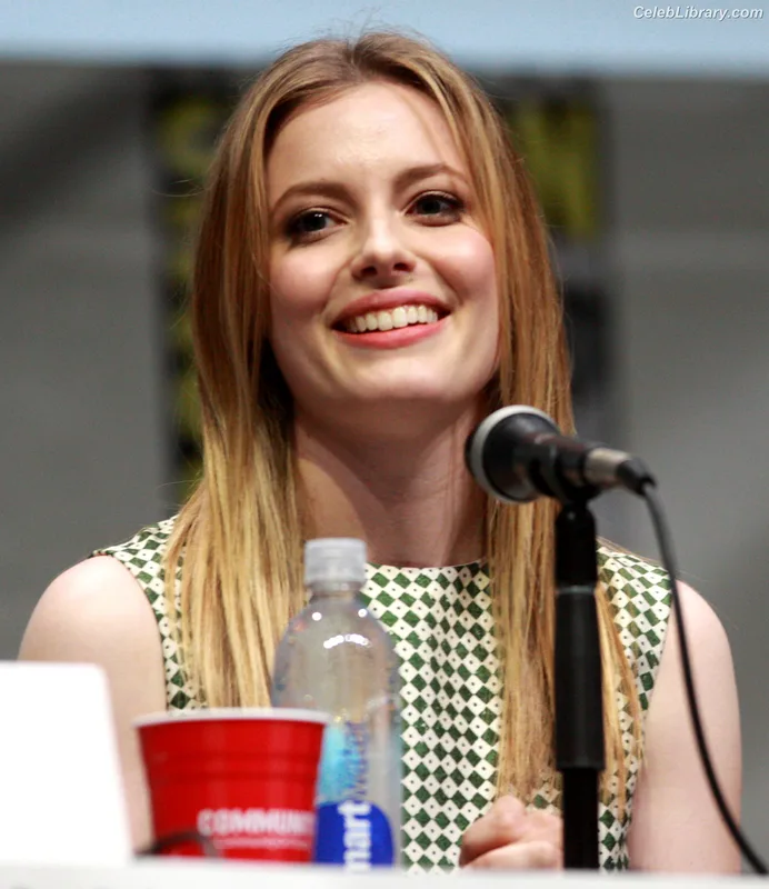 Gillian Jacobs photo 9 of 786