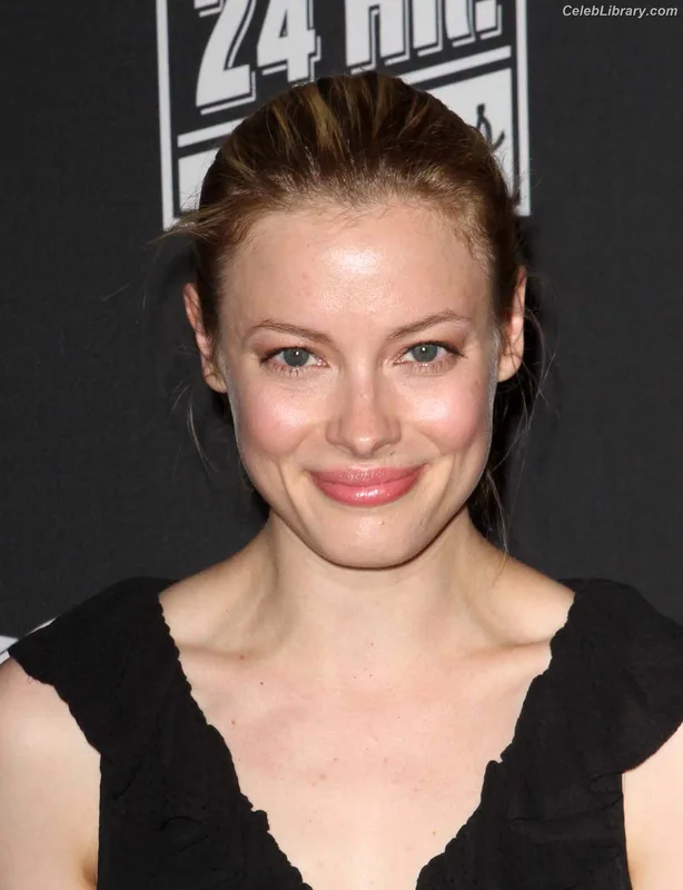 Gillian Jacobs photo 11 of 786