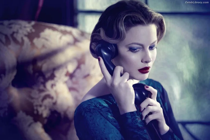 Gillian Jacobs photo 7 of 786
