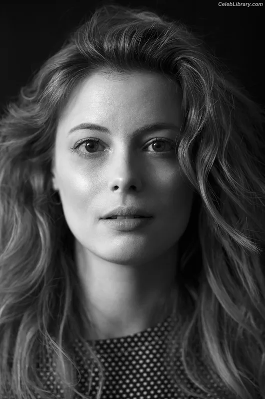 Gillian Jacobs photo 10 of 786