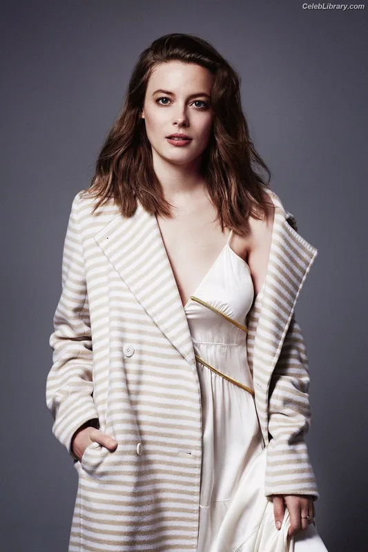 Gillian Jacobs photo 13 of 786