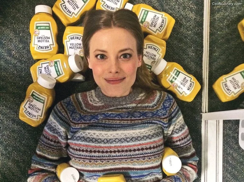 Gillian Jacobs photo 14 of 786