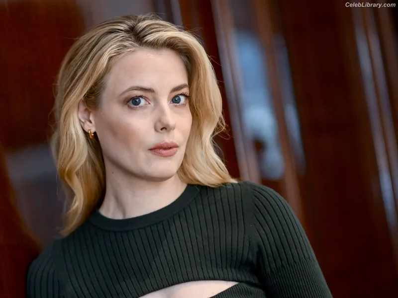 Gillian Jacobs photo 18 of 786