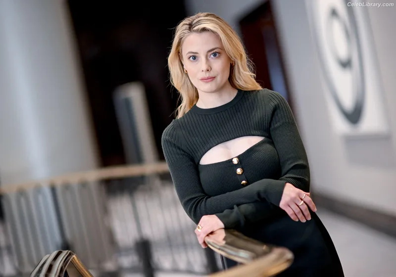 Gillian Jacobs photo 19 of 786