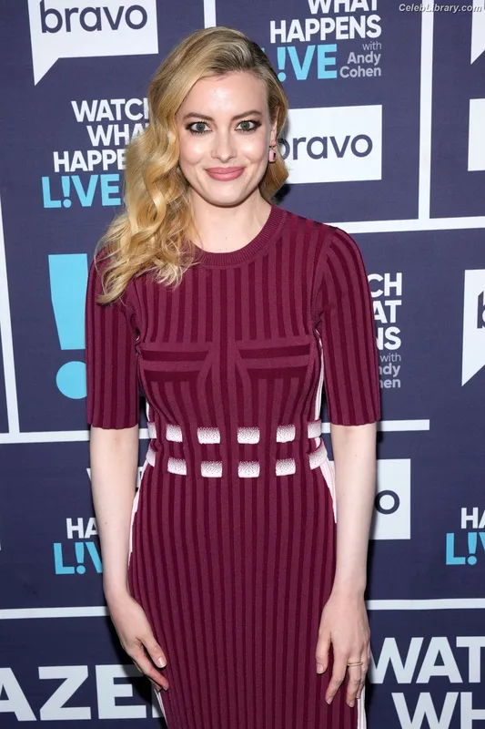 Gillian Jacobs photo 5 of 786