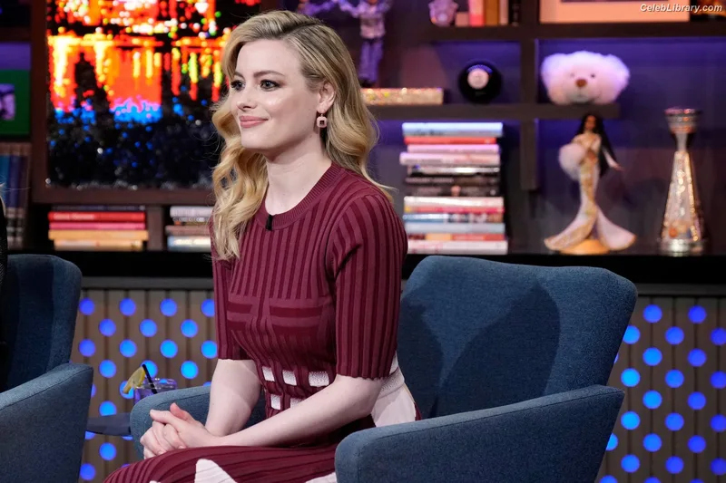 Gillian Jacobs photo 7 of 786