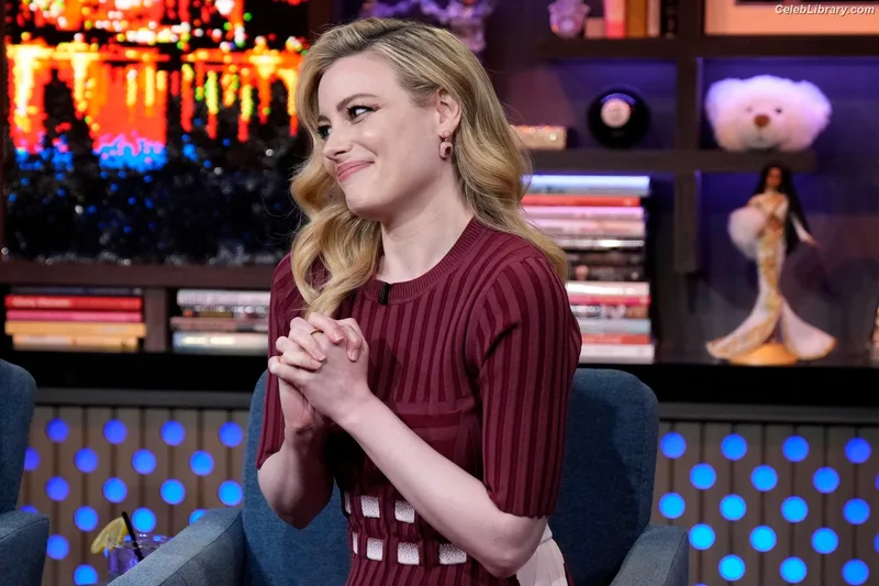 Gillian Jacobs photo 8 of 786