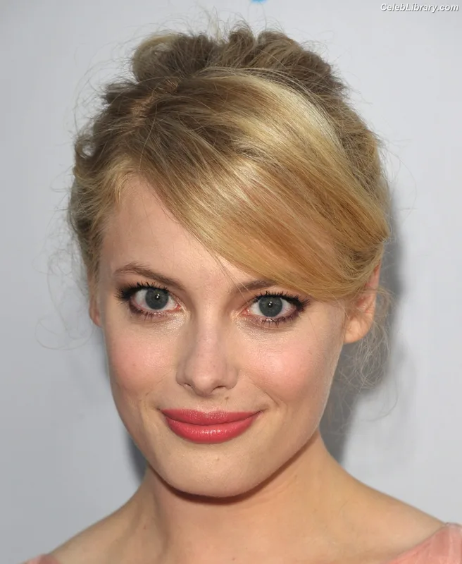 Gillian Jacobs photo 14 of 786