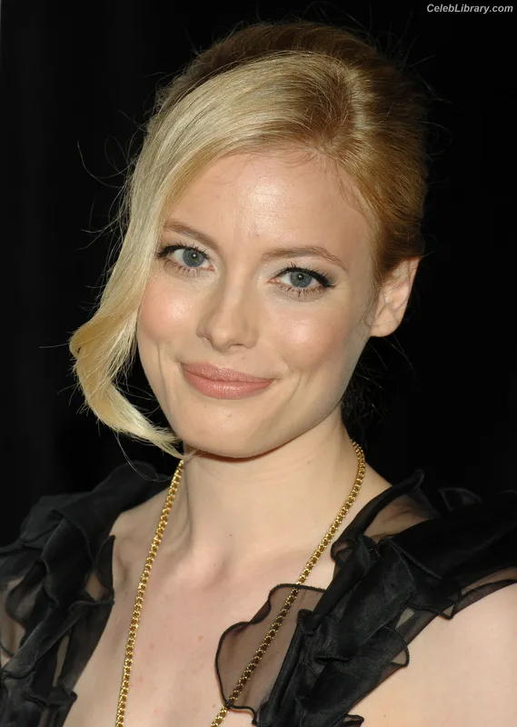 Gillian Jacobs photo 4 of 786