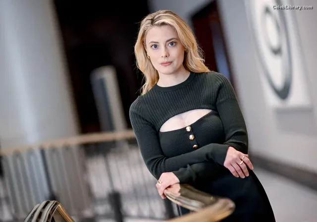 Gillian Jacobs photo 13 of 786