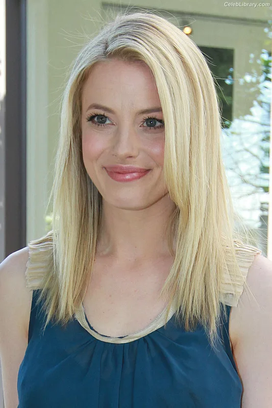 Gillian Jacobs photo 17 of 786