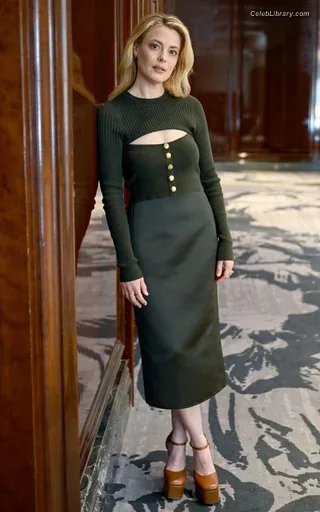 Gillian Jacobs photo 20 of 786