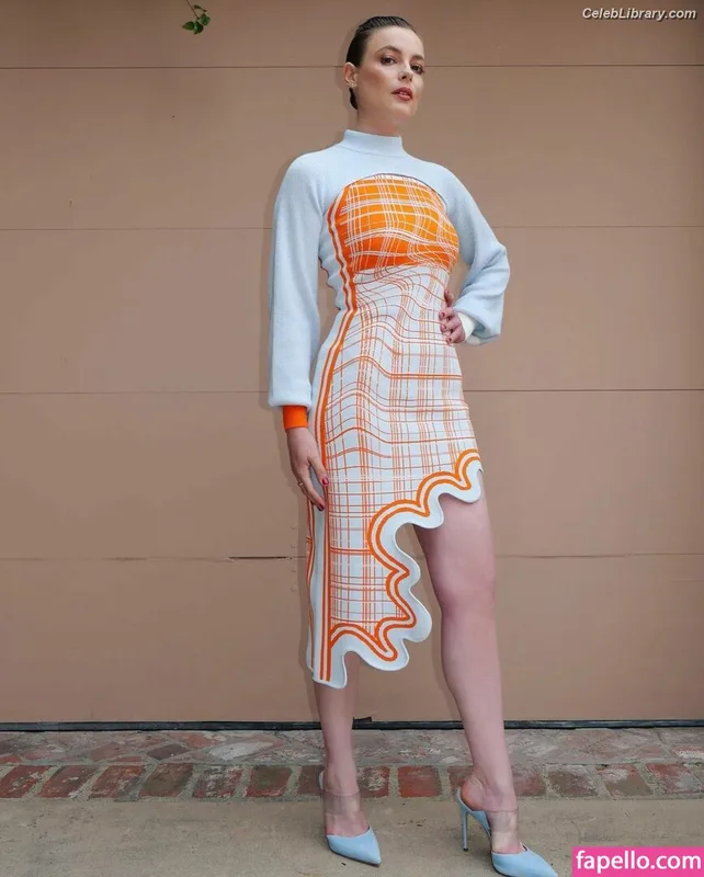 Gillian Jacobs photo 4 of 786