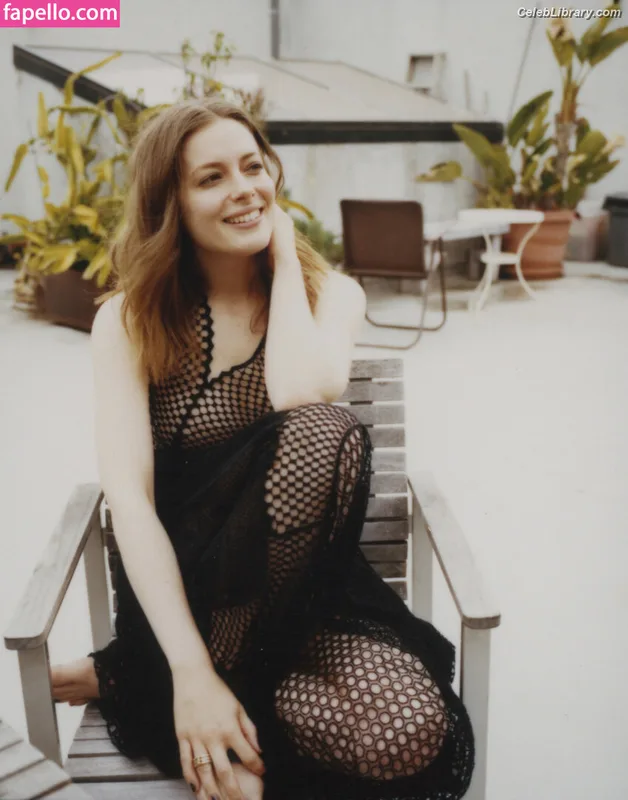 Gillian Jacobs photo 17 of 786