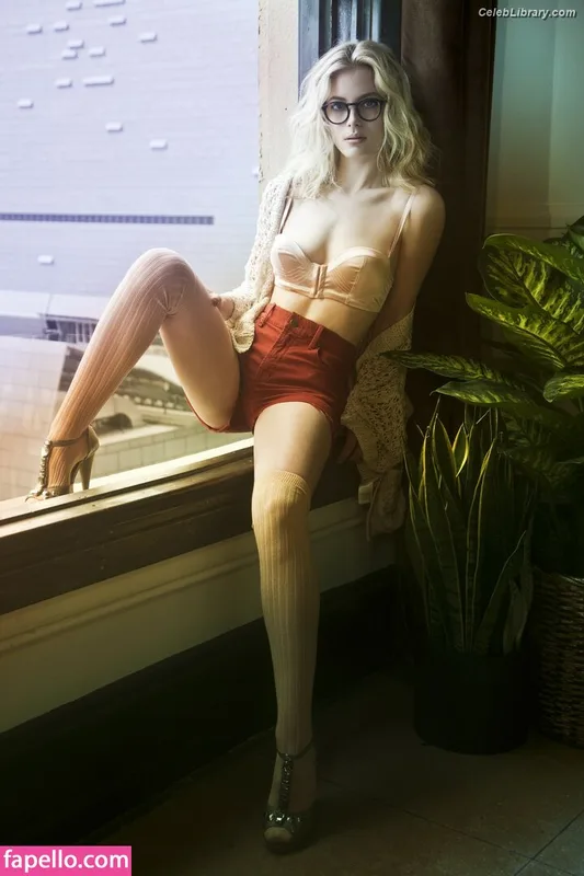 Gillian Jacobs photo 3 of 786