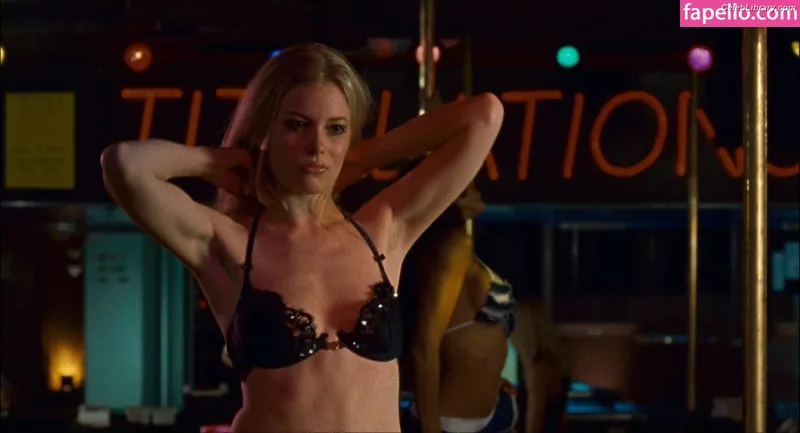 Gillian Jacobs photo 6 of 786