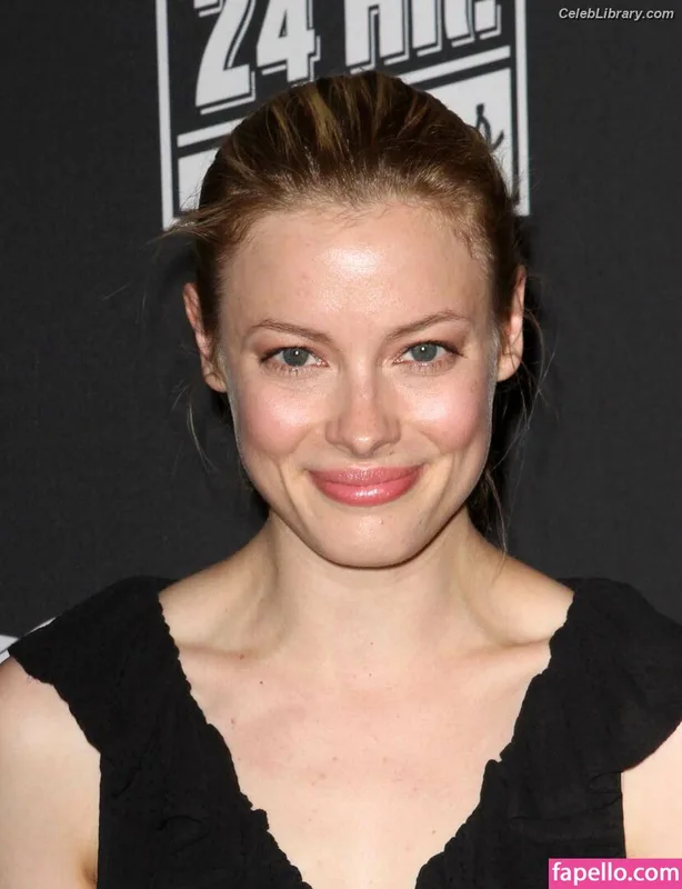 Gillian Jacobs photo 10 of 786
