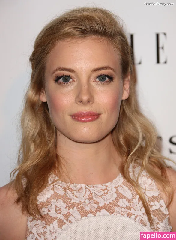 Gillian Jacobs photo 11 of 786