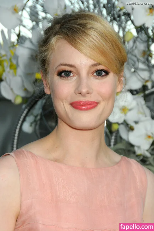 Gillian Jacobs photo 15 of 786
