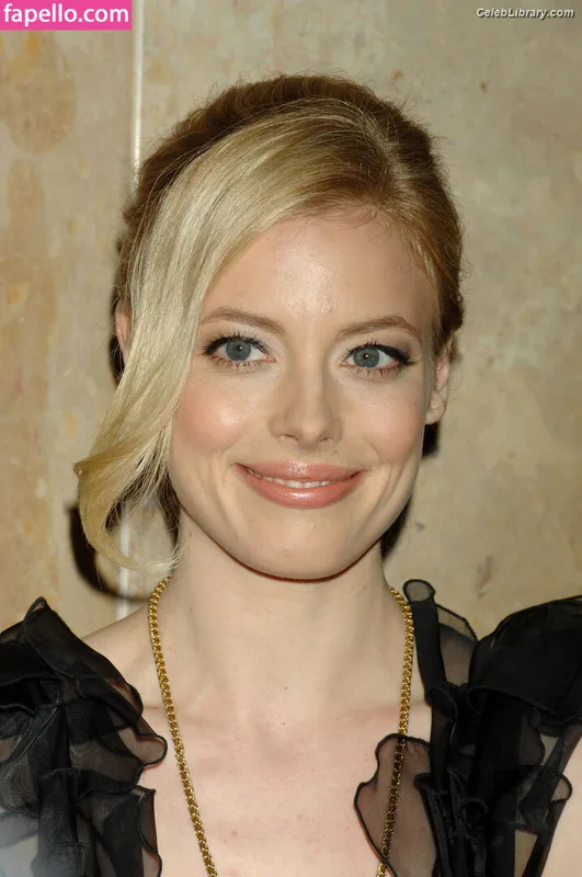 Gillian Jacobs photo 17 of 786