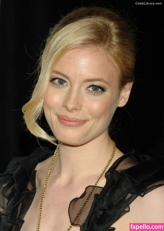 Gillian Jacobs photo 18 of 786