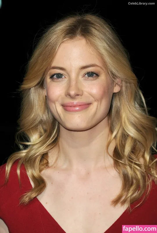 Gillian Jacobs photo 10 of 786