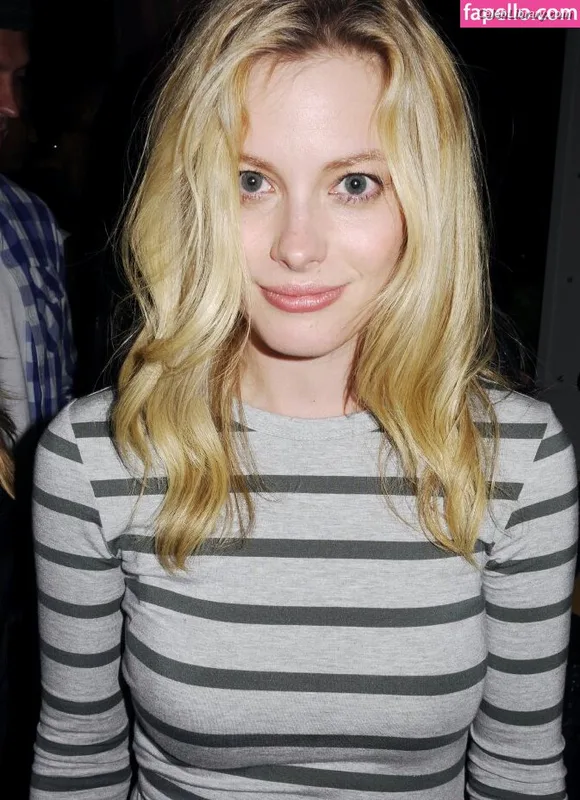Gillian Jacobs photo 16 of 786