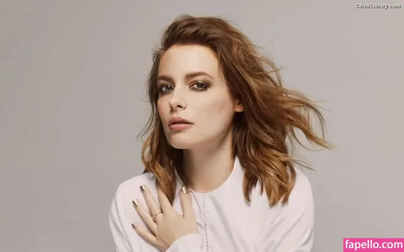 Gillian Jacobs photo 9 of 786