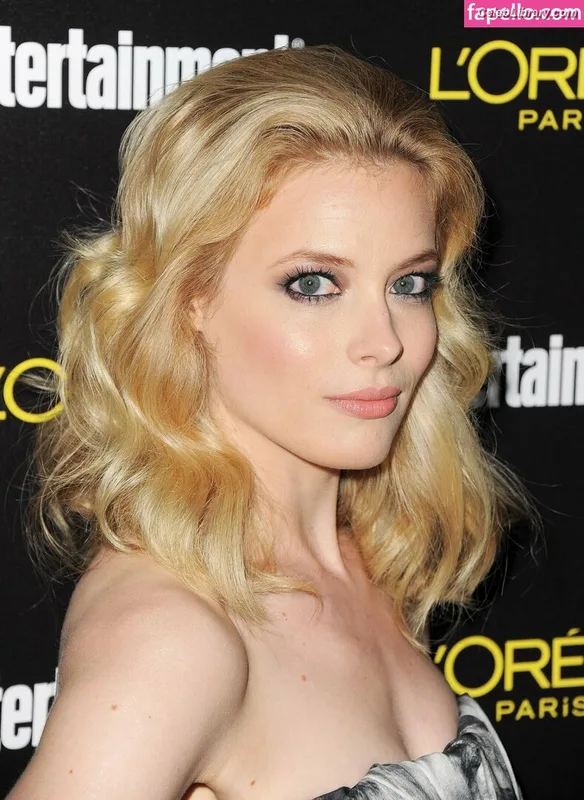 Gillian Jacobs photo 21 of 786
