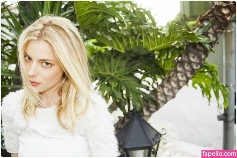 Gillian Jacobs photo 24 of 786