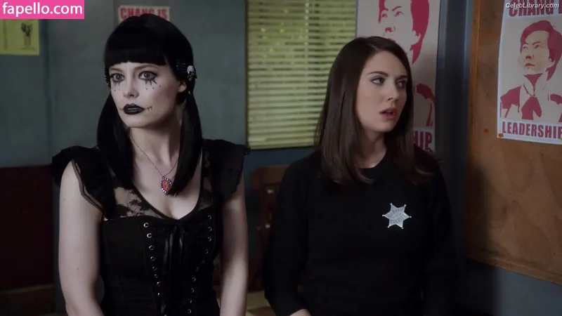Gillian Jacobs photo 2 of 786