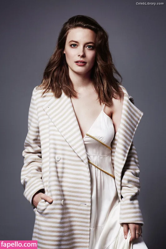 Gillian Jacobs photo 6 of 786