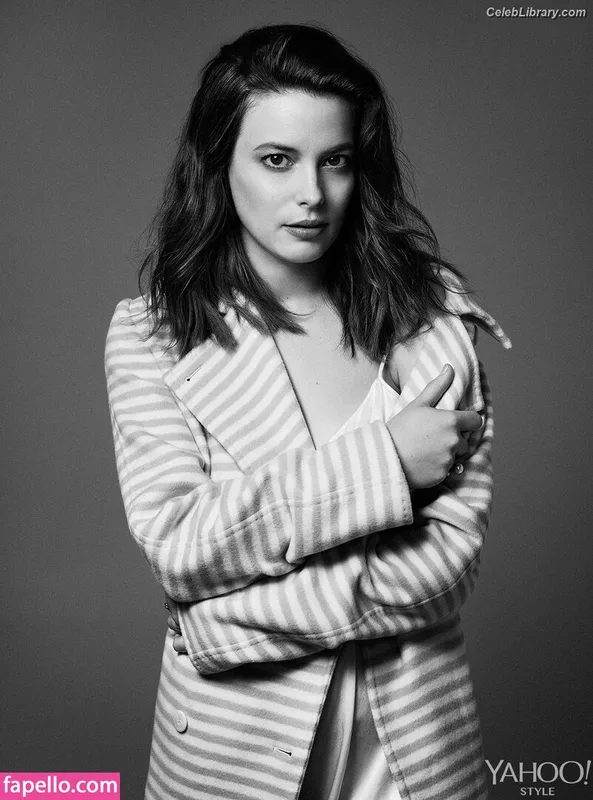 Gillian Jacobs photo 11 of 786