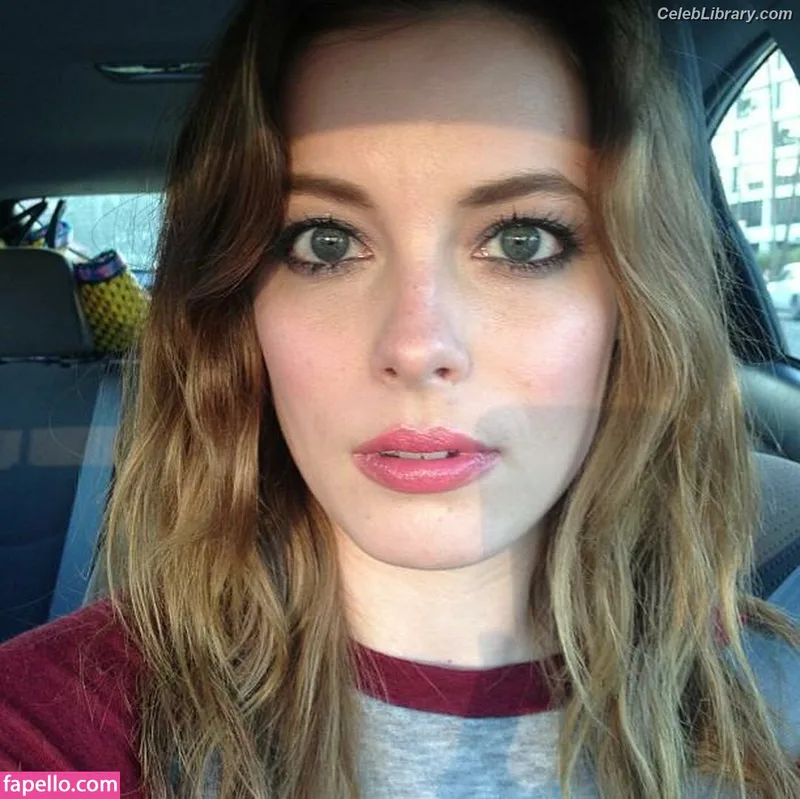 Gillian Jacobs photo 13 of 786