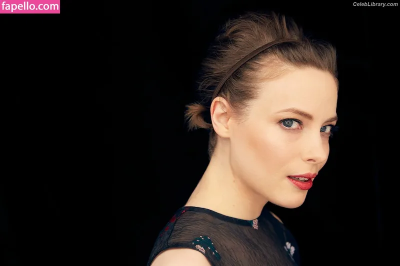 Gillian Jacobs photo 15 of 786