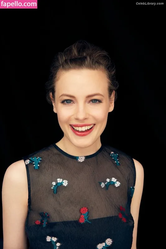Gillian Jacobs photo 16 of 786