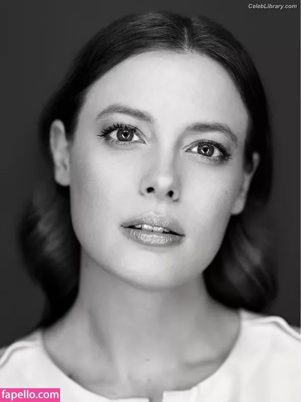 Gillian Jacobs photo 5 of 786