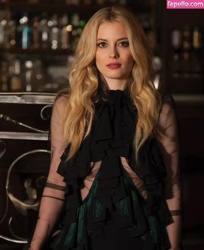 Gillian Jacobs photo 6 of 786