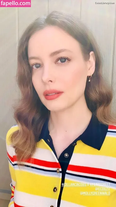 Gillian Jacobs photo 17 of 786