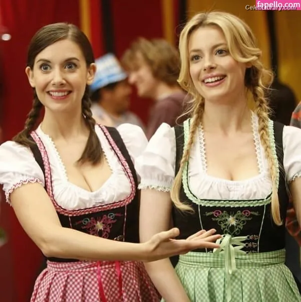 Gillian Jacobs photo 19 of 786