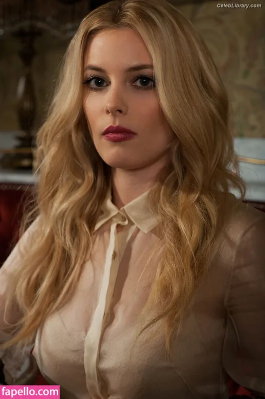 Gillian Jacobs photo 23 of 786