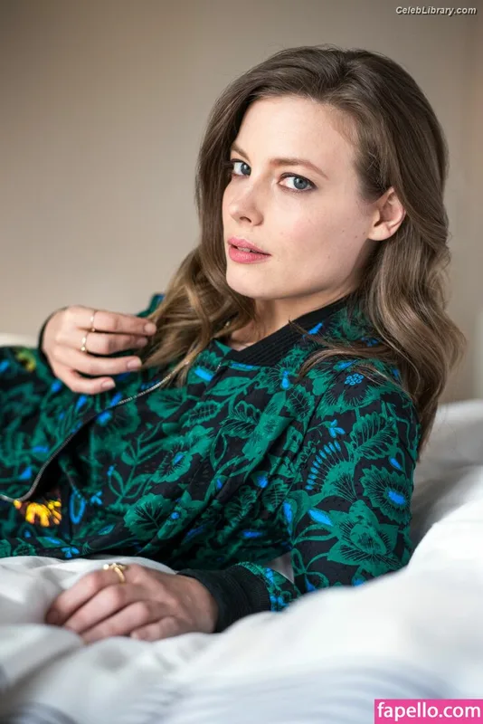 Gillian Jacobs photo 2 of 786
