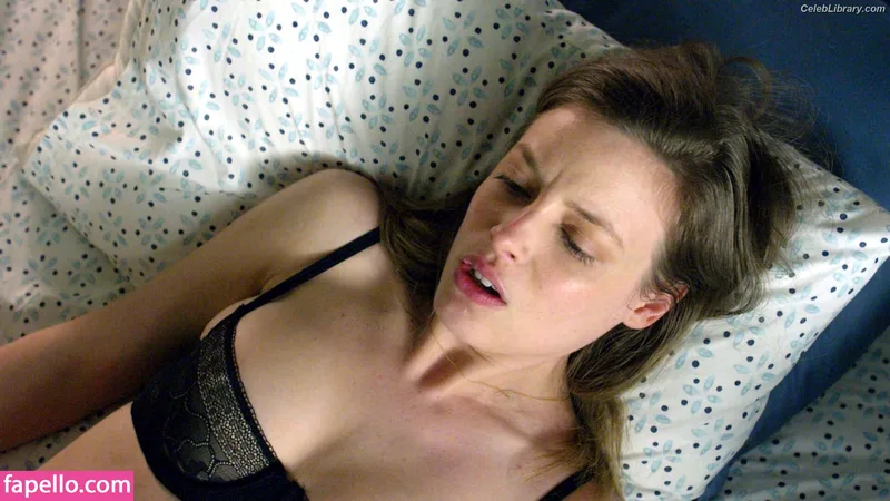 Gillian Jacobs photo 6 of 786