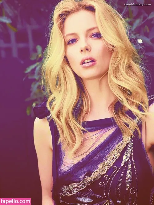 Gillian Jacobs photo 8 of 786