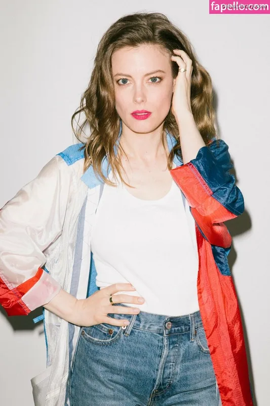 Gillian Jacobs photo 10 of 786