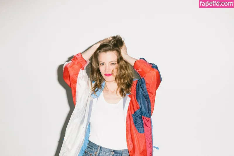 Gillian Jacobs photo 11 of 786